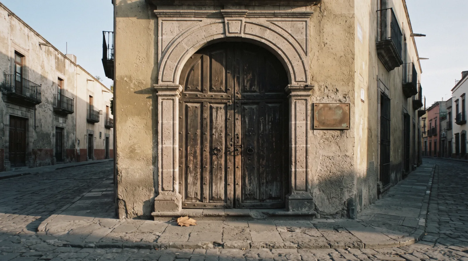 A closed museum door with its opening-hours board on a quiet Monday morning in Mexico City